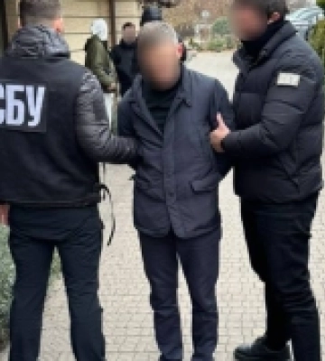 В Ужгороді затримали прикордонника, який за хабар сприяв у переправленні чоловіків за кордон