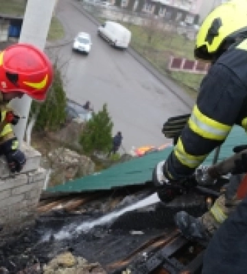 В Ужгороді надзвичайникам вдалось врятувати житловий будинок 74-річної господині