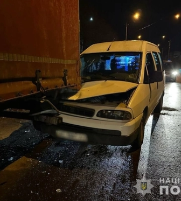 В обласному центрі Волині легковик врізався у вантажівку: є потерпілі
