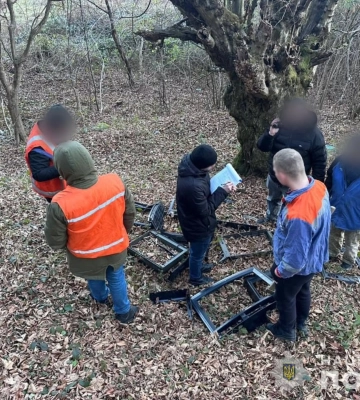 Маскували у працівників залізниці та переправляли через кордон: на Закарпатті поліція затримала організаторів схеми