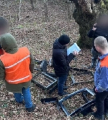 Маскували у працівників залізниці та переправляли через кордон: на Закарпатті поліція затримала організаторів схеми