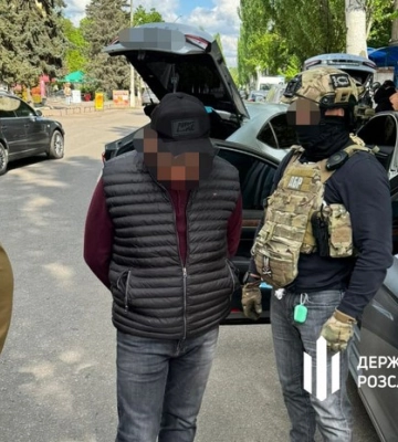На Донеччині посадовець податкової зі спільниками обирав підприємців