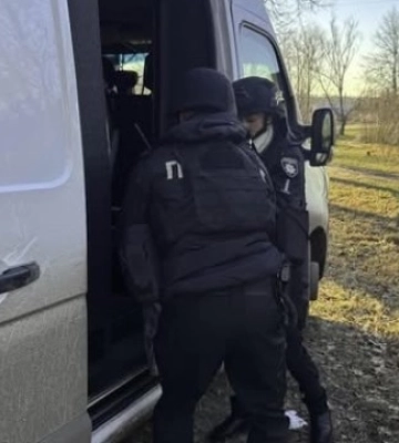 За два кілометри від ворога: «Білі Янголи» евакуювали останнього жителя з прифронтового села на Сумщині