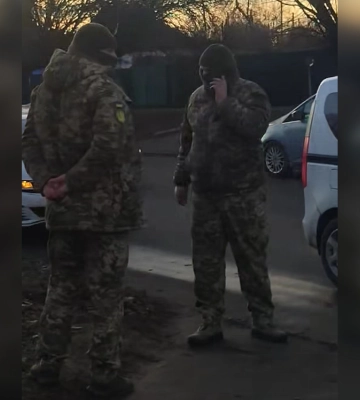 Конфликт с ТЦК в Полтаве: мужчине могли сломать ногу, полиция это отрицает (видео)