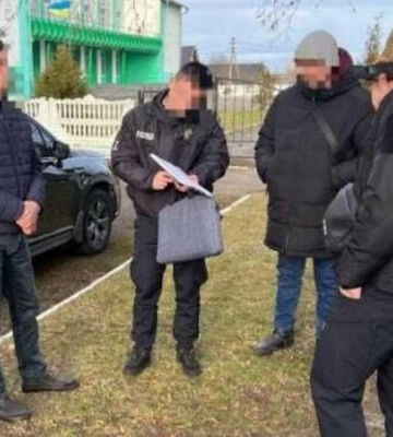 Голова громади на Рівненщині за хабар дозволив вирубку майже 800 сосен