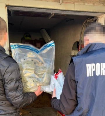 Налагодили канал збуту амфетаміну та марихуани у Львові - повідомлено про підозру групі дилерів