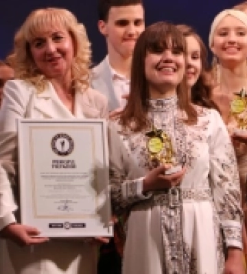 У Львівській опері діти та зірки встановили рекорд України з наймасштабнішого виконання пісні «Україні Слава»