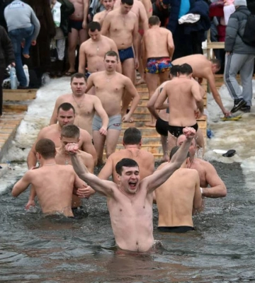 Киянам радять утриматися від масових купань на Водохреще