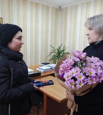 На Одещині дружині безвісти зниклого військовослужбовця передали його нагороду