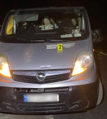 На Львівщині бус збив чоловіка, який йшов по автодорозі