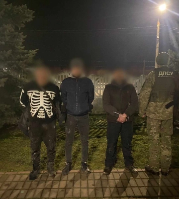За 800 метрів до угорського кордону на Закарпатті прикордонники затримали трьох чоловіків
