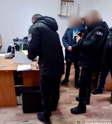 На Закарпатті поліція ліквідувала механізм ухилення від мобілізації: у злочині підозрюються двоє співробітників медустанови