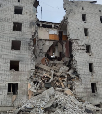 Росіяни скинули бомбу на багатоповерхівку поблизу Шостки: серед поранених – діти