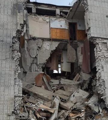 Росіяни скинули бомбу на багатоповерхівку поблизу Шостки: серед поранених – діти