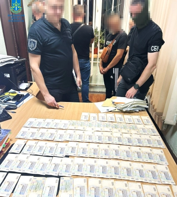 «Торгували» спецдозволами для медзакладів - на Житомирщині судитимуть двох експравоохоронців