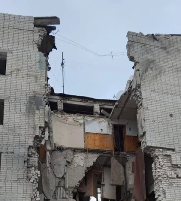 На Сумщині росіяни атакували авіабомбою багатоповерхівку, серед поранених – діти