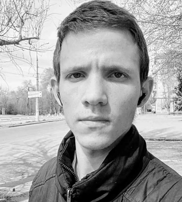 Загинув внаслідок російського обстрілу. У Херсоні попрощались з волонтером Павлом Матвійцем