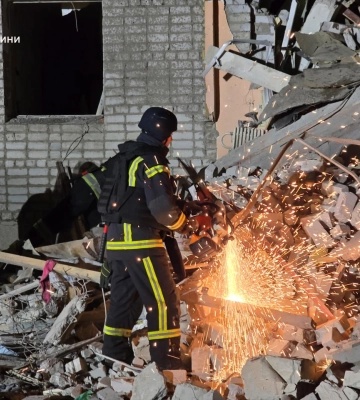 На Сумщині росіяни скинули авібомбу на багатоповерхівку, поранені двоє дітей і дорослий
