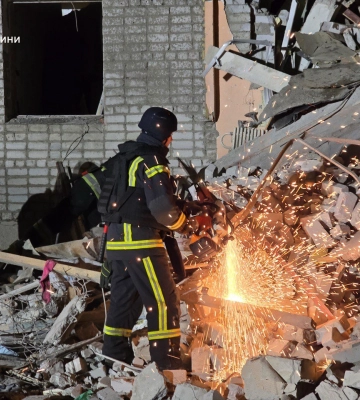 На Сумщині росіяни скинули авібомбу на багатоповерхівку, поранені двоє дітей і дорослий