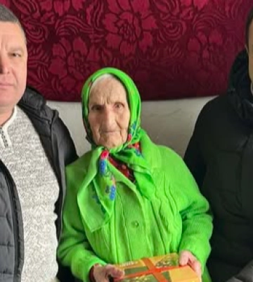 Виростила 5 дітей, має 15 внуків та 30 правнуків, діждалася праправнука: довгожительці з Волині виповнилося 97 років
