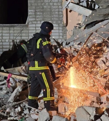 Російський удар по багатоповерхівці на Сумщині: що відомо про наслідки