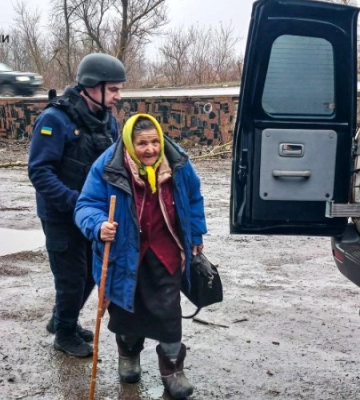 Рятувальники евакуювали двох літніх людей з прифронтової Куп'янщини