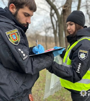 Відібрав телефон та вдарив ножем: в Одесі затримали нападника на військового