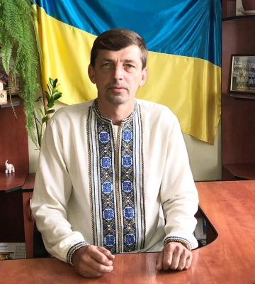 На Рівненщині на хабарі викрили голову громади, який дозволив вирубку майже 800 новорічних сосен
