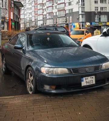 Люкс из 90-х: в Киеве засветился культовый спортивный седан Toyota 