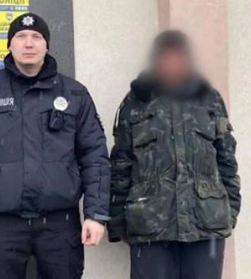 Крадіжка на кладовищі: на Київщині чоловік викрав ялинки з могил загиблих воїнів