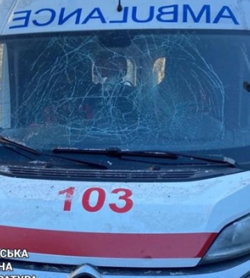 На Харківщині через обстріли росіян пошкоджена лікарня та автомобіль «швидкої»