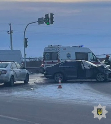 На об&#039;їзній біля Епіцентру не розминулися «Renault»  і «Volkswagen», є один загиблий та двоє травмованих