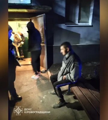 У Кропивницькому сталася пожежа у п’ятиповерхівці: врятовано чоловіка