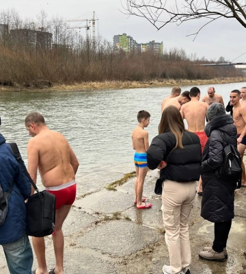 Франківський священник розвінчав міф про змивання гріхів під час купання на Водохреще