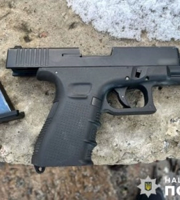 У Кременчуці поліція вилучила у чоловіка пістолет