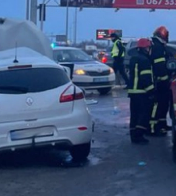 На об&#039;їзній біля Епіцентру не розминулися «Renault»  і «Volkswagen», є один загиблий та двоє травмованих