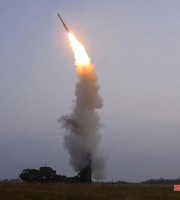 Северная Корея запустила баллистическую ракету средней дальности