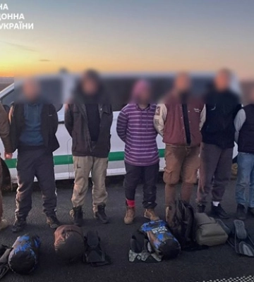 Прикордонники затримали 2 машини &quot;дайверів&quot; із гідрокостюмами для нелегального перетину кордону на Вінниччині, - ДПСУ. ВІДЕО+ФОТОрепортаж