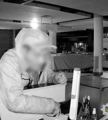 У Дніпрі спіймали крадія із «Мост Сіті», якому не вдалося сховатися від відеокамер