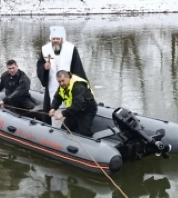 Освячували воду та збирали гроші для військових: як відсвяткували Водохреще у Луцьку