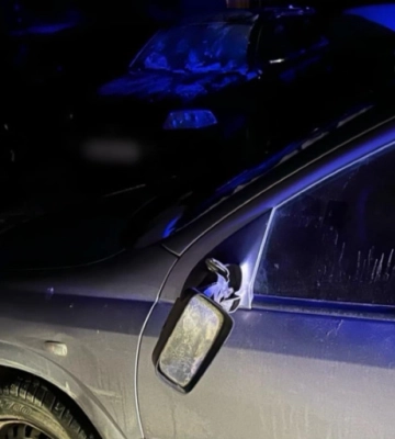 ДТП у Чернівцях: водій Skoda влетів у припарковане авто і втік з місця аварії
