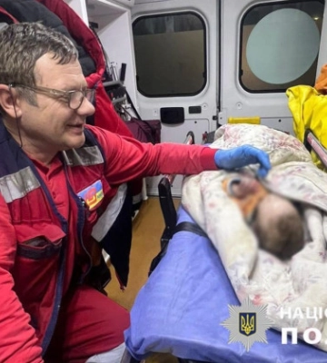 Кинута 16-річною матір’ю однорічна дитина кілька днів провела на самоті у порожній квартирі