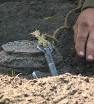 Двоє дітей підірвалися на вибухівці у Донецькій області