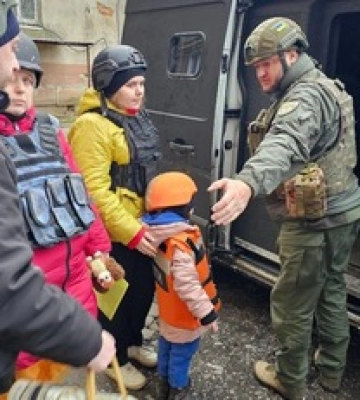 Поліцейські евакуювали з Костянтинівки сім’ю з двома дітьми