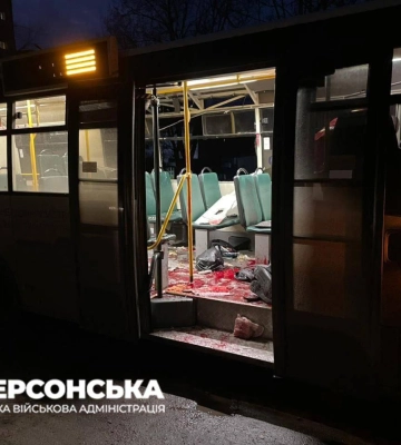 У Херсоні росіяни обстріляли з дрона маршрутку: один загиблий, дев&#039;ятеро поранених