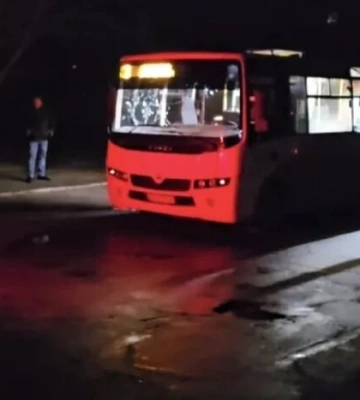 Російський дрон атакував маршрутку в Херсоні: є загиблий, багато поранених