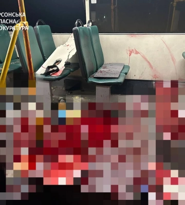Росія вдарила по громадському транспорту у Херсоні: є загиблі та поранені