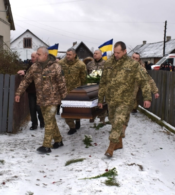 Серце воїна не витримало побаченого й пережитого: на Волині поховали Героя Олександра Куринчука