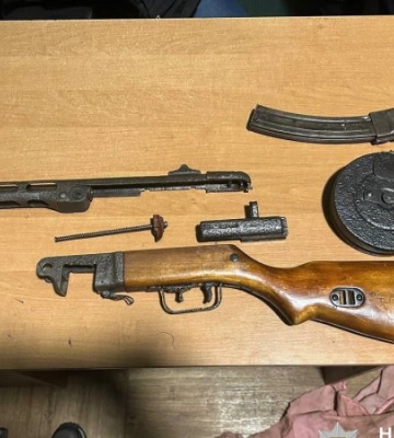 Поліцейські підозрюють херсонця у торгівлі зброєю