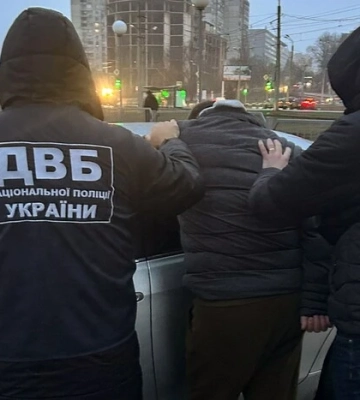 Поліція викрила ділка, який допомагав чоловікам виїжджати з країни у складі спортивної делегації
